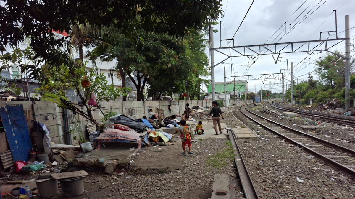 DKI Dukung Rencana Prabowo Bangun Hunian Baru Warga Bantaran Rel